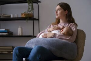 Emocinė sveikata po gimdymo - kaip atpažinti ir valdyti pogimdyvinę depresiją?